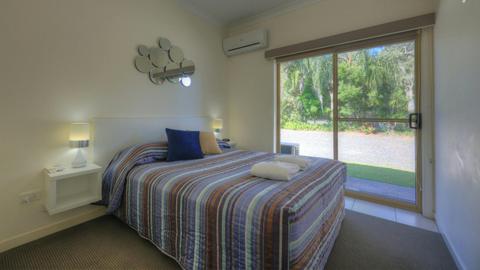 Deluxe Twin Bedroom