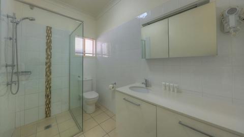 Deluxe Twin Bathroom