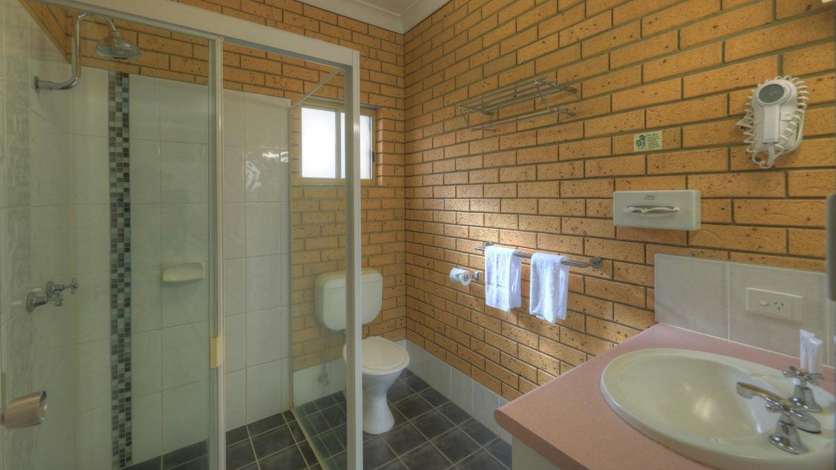 Standard 2 Room Family Bathroom
