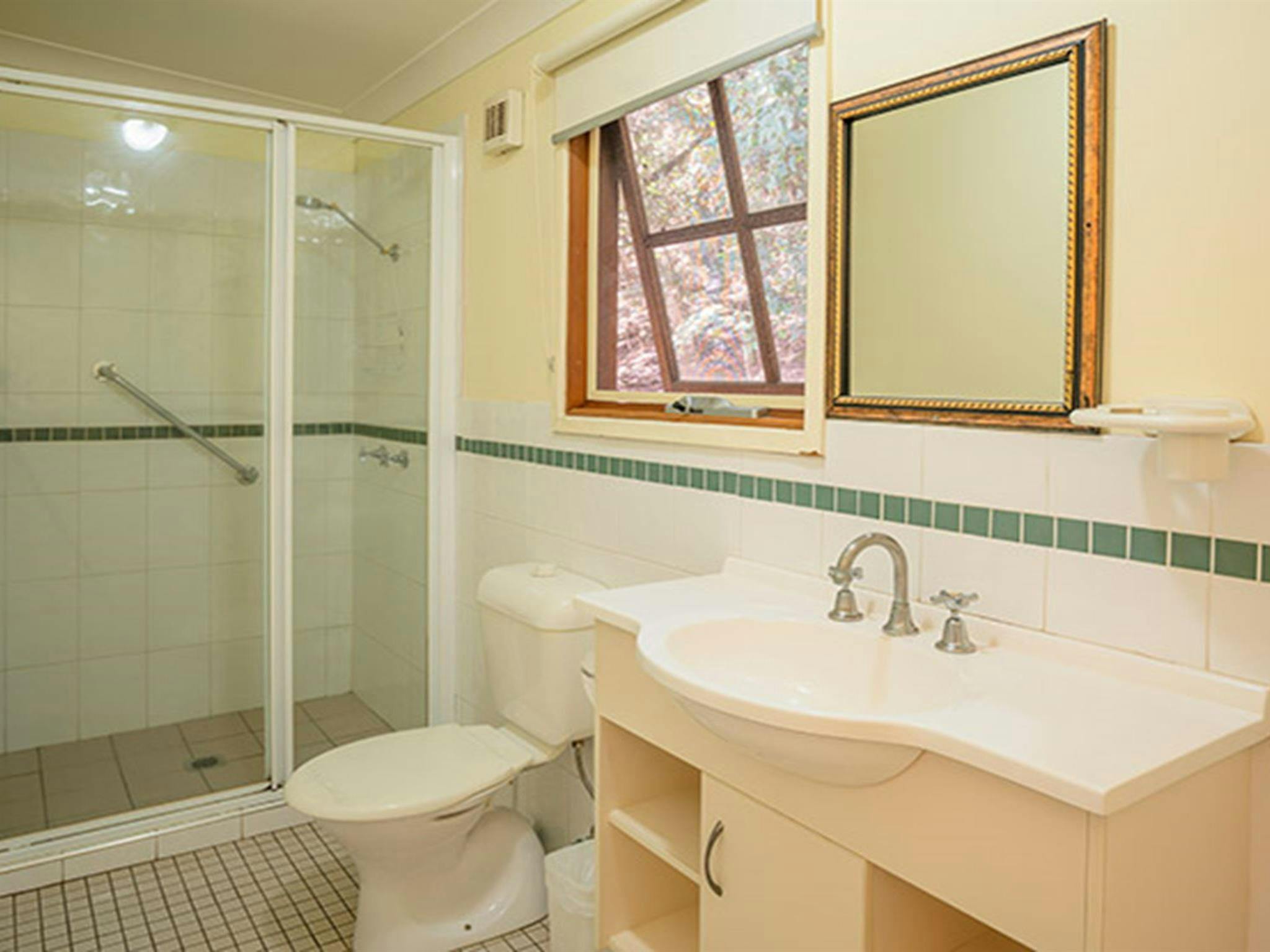 Cottage 4, bathroom, Woody Head, Bundjalung National Park. Photo: John Spencer/OEH