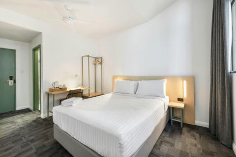 queen ensuite room 2