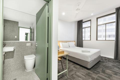 queen ensuite room