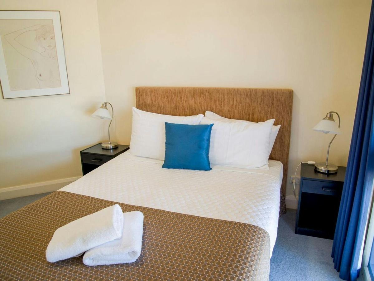 Bedroom with Queen Size Bed