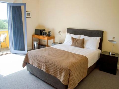 Queen size bed in Loft bedroom balcony overlooking vineyard