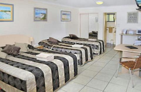 Yamba Twin Pines Motel Family