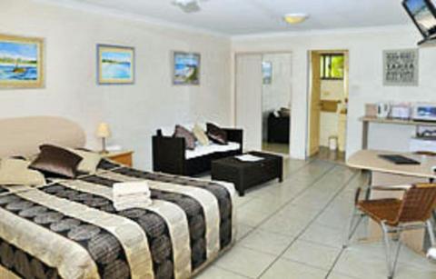 Yamba Twin Pines Motel Queen