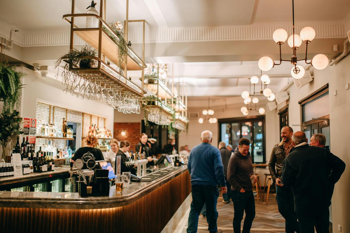 Main bar