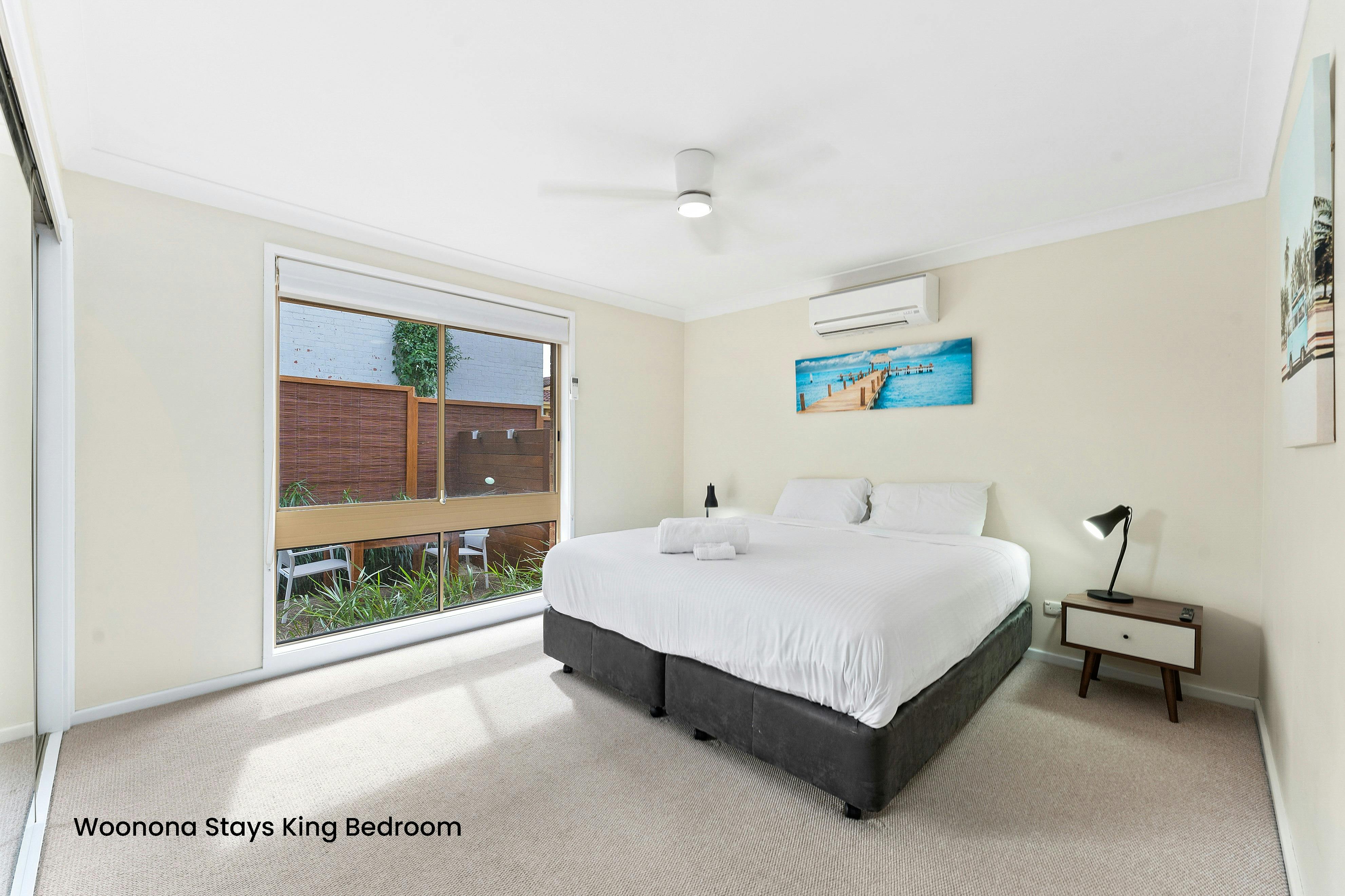 Woonona Stays King Bedroom