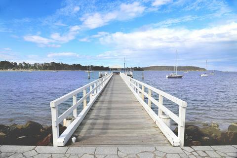 Zorba Waterfront Motel