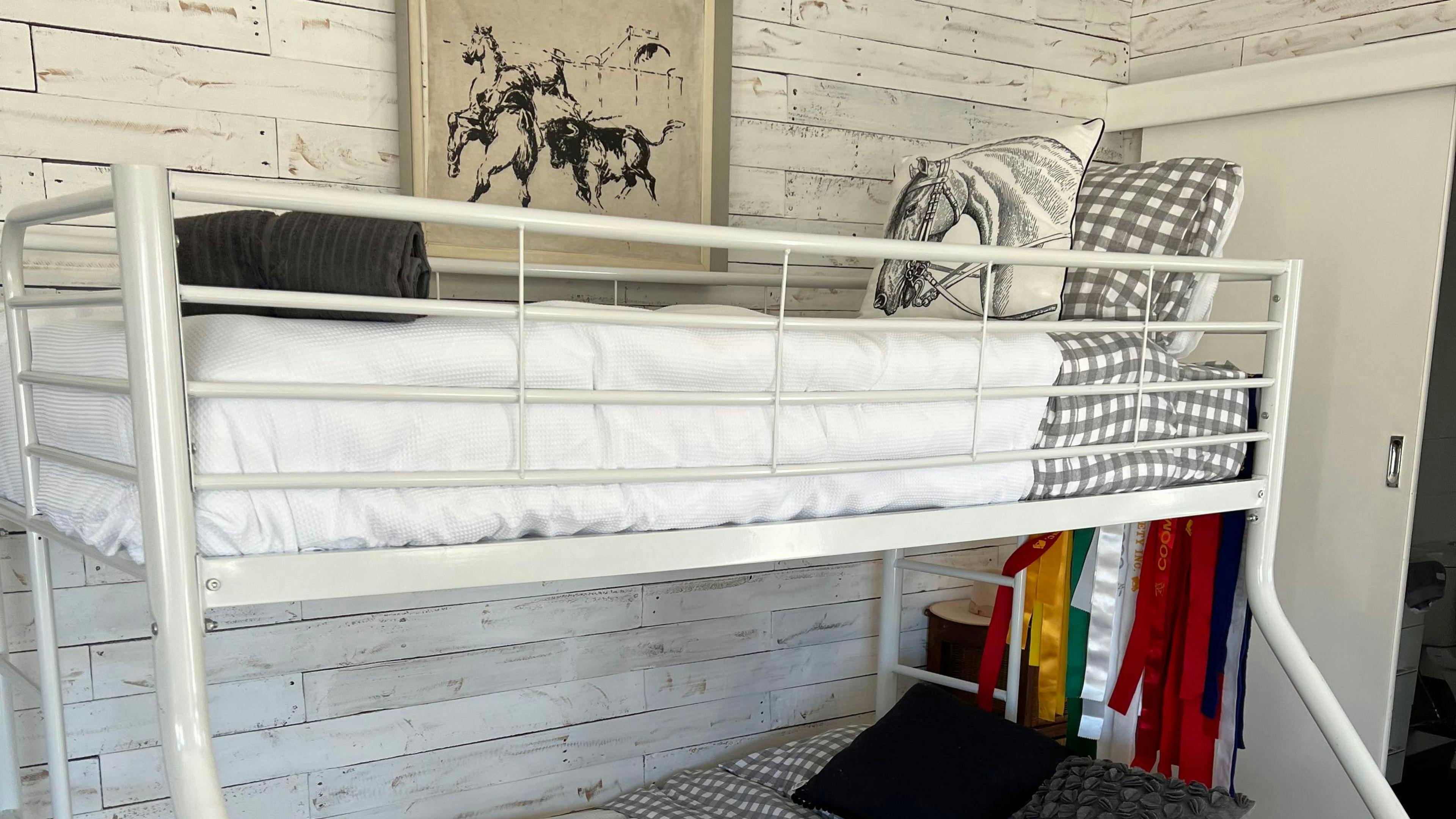 Vale View via Dalgety