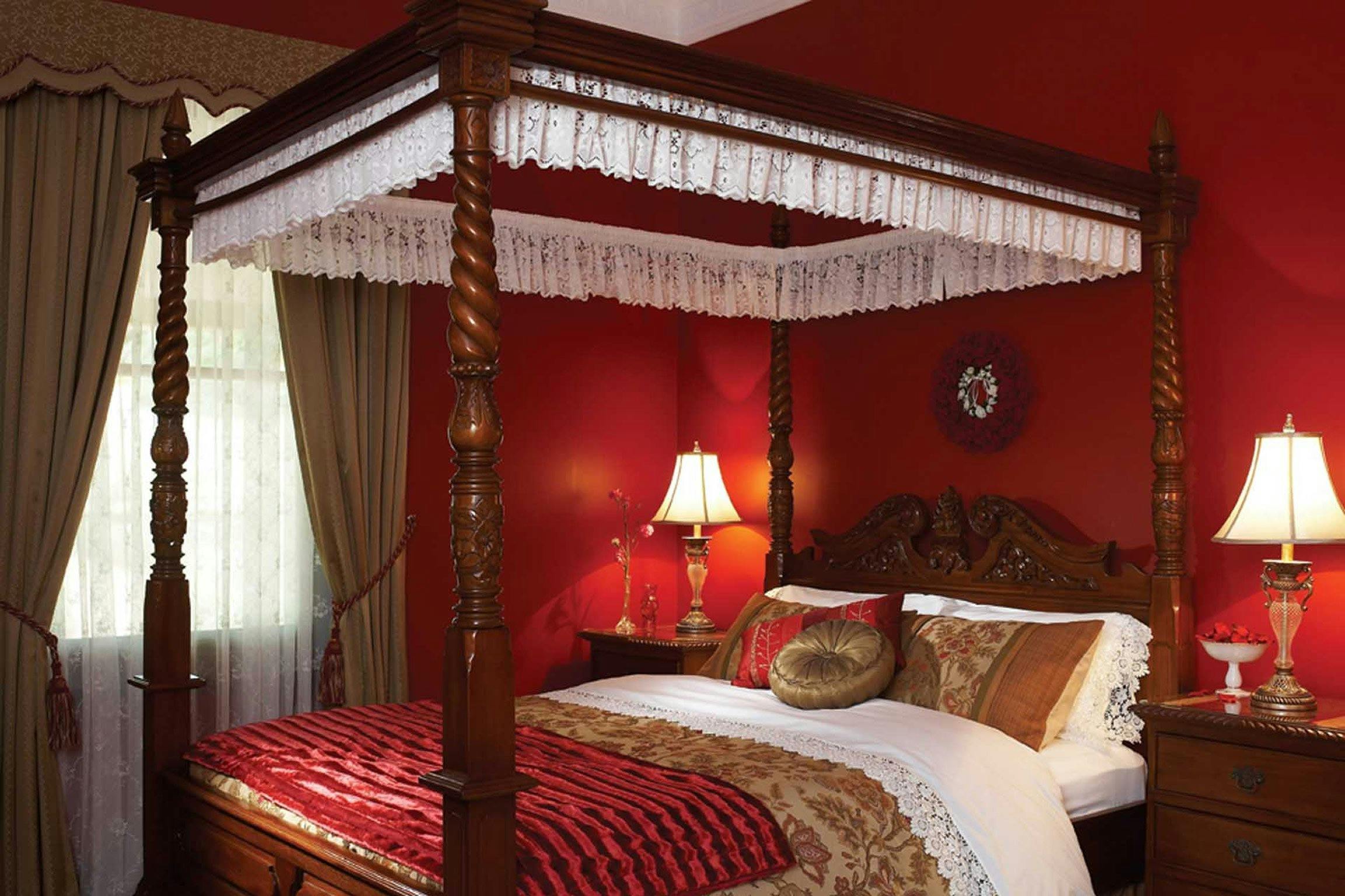 Romantic four poster bed