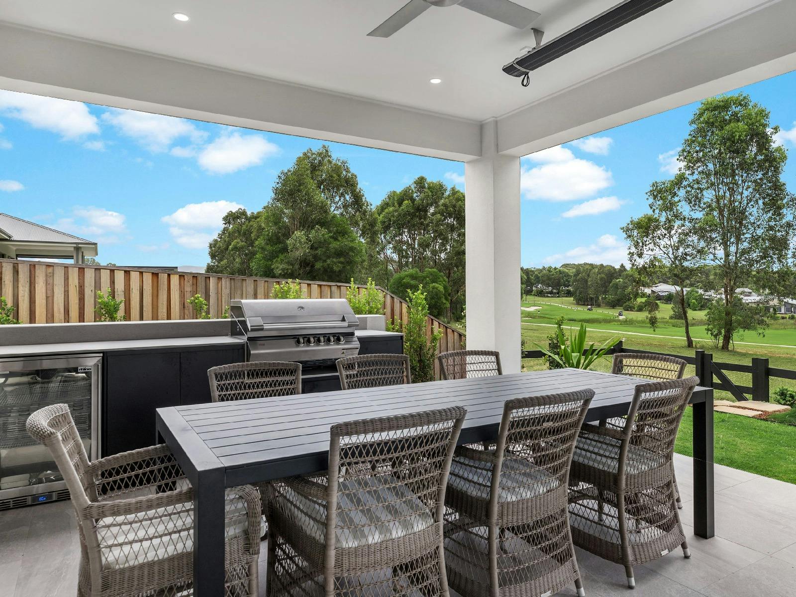 Villa Tallawanta outdoor dining area with BBQ