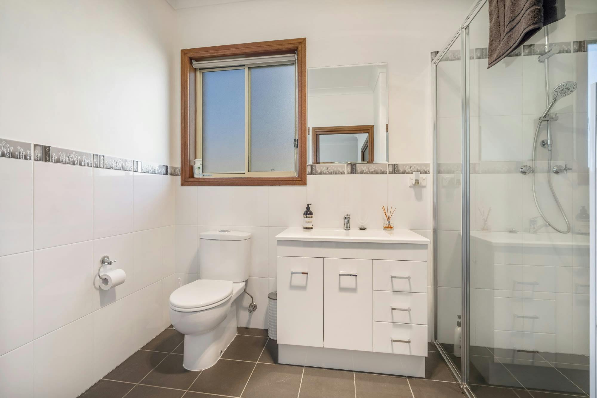 Bathroom at Waringa Downs Escape edit