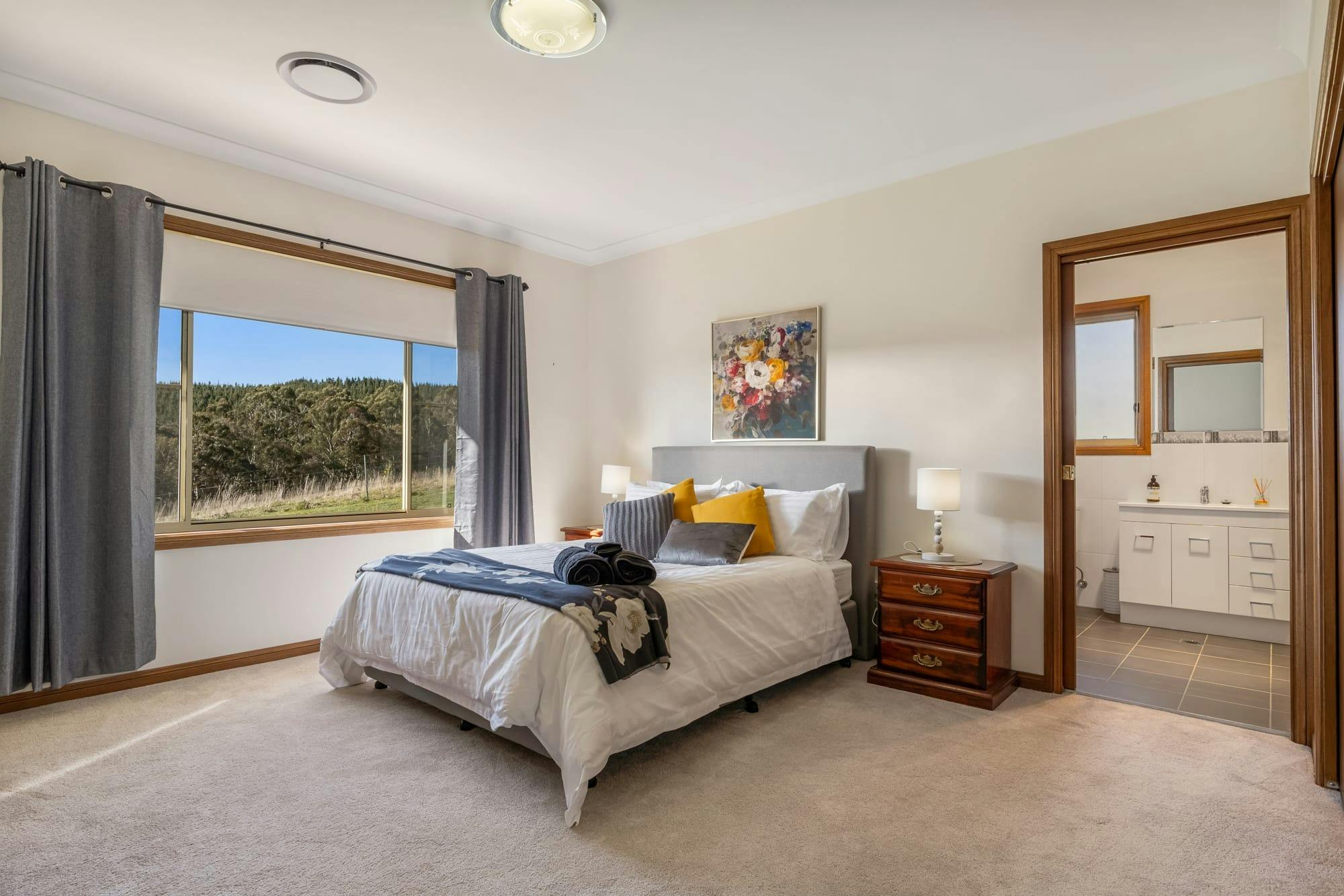 Main Bedroom  with Ensuite at Waringa Downs Escape edit