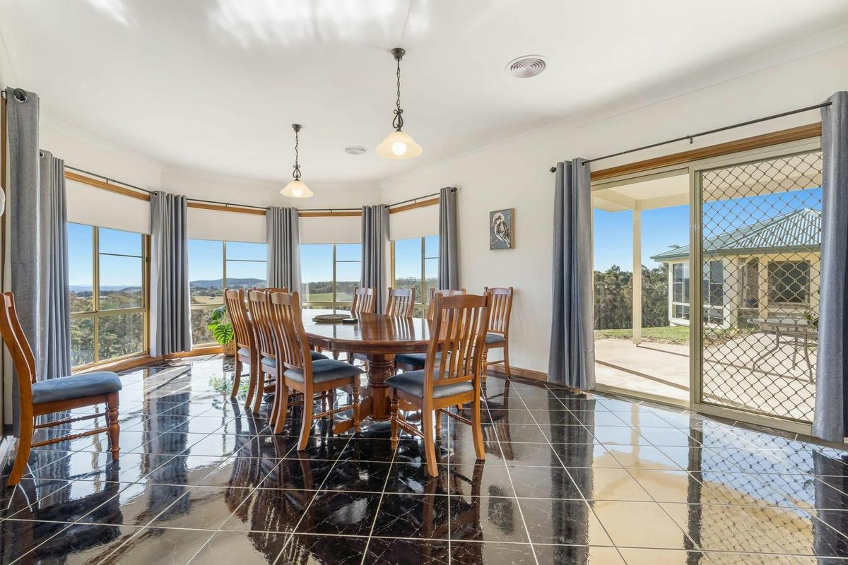 Large Dining Room at Waringa Downs Escape edit