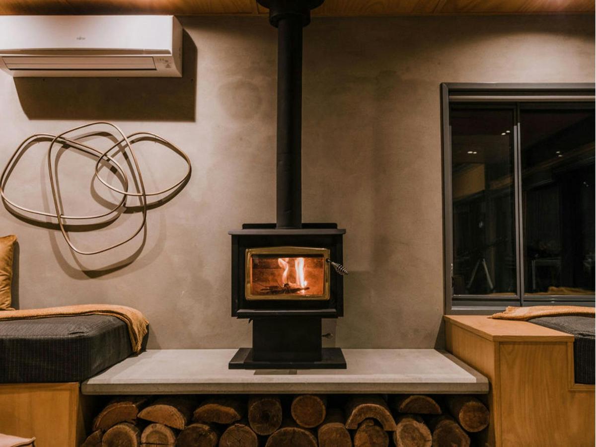 WILDACRES Living room fire place