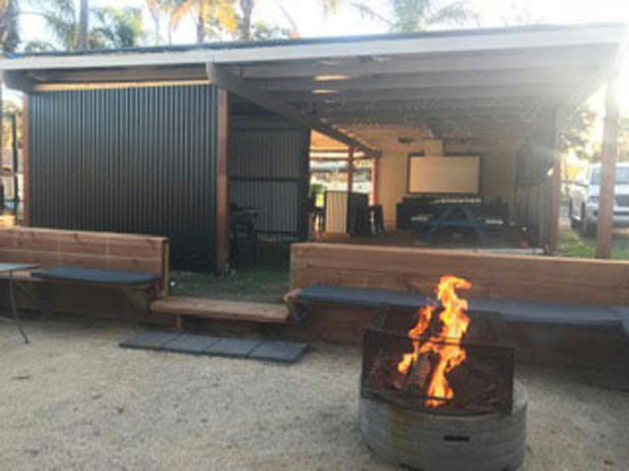 Wine Country Tourist Park Camp Fire