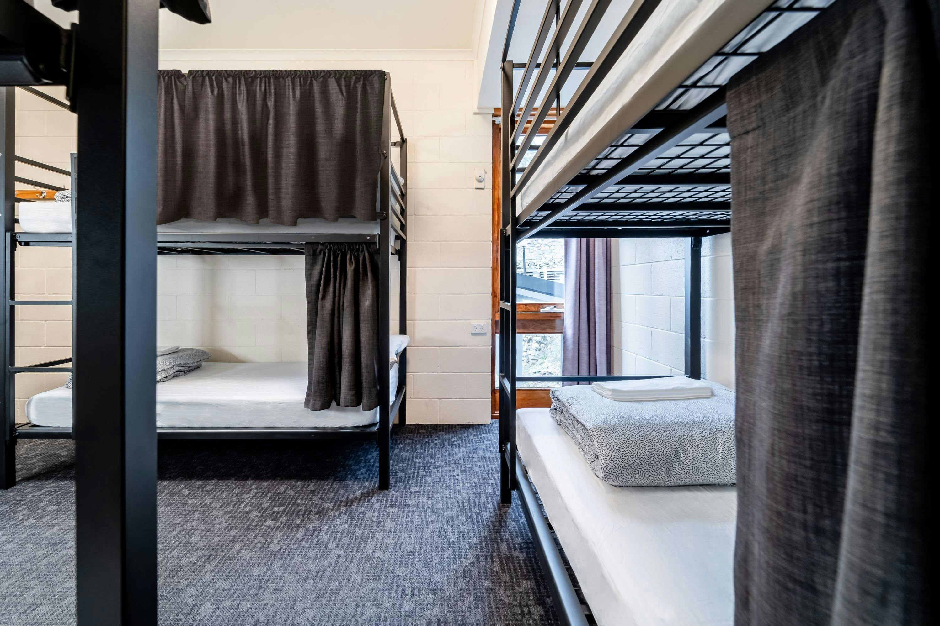 6 bed empty room