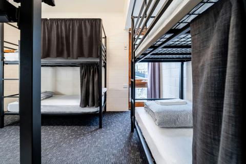 6 bed empty room