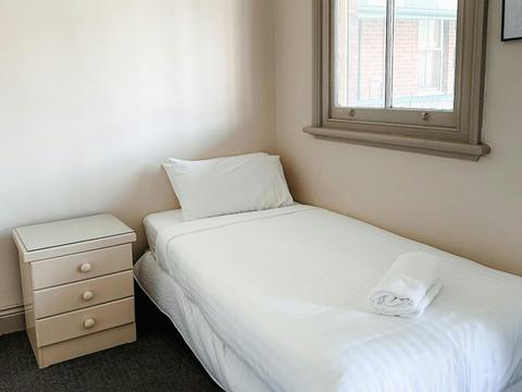 Central Hotel Stroud, NSW - Single Twin Room (Shared Bathroom)