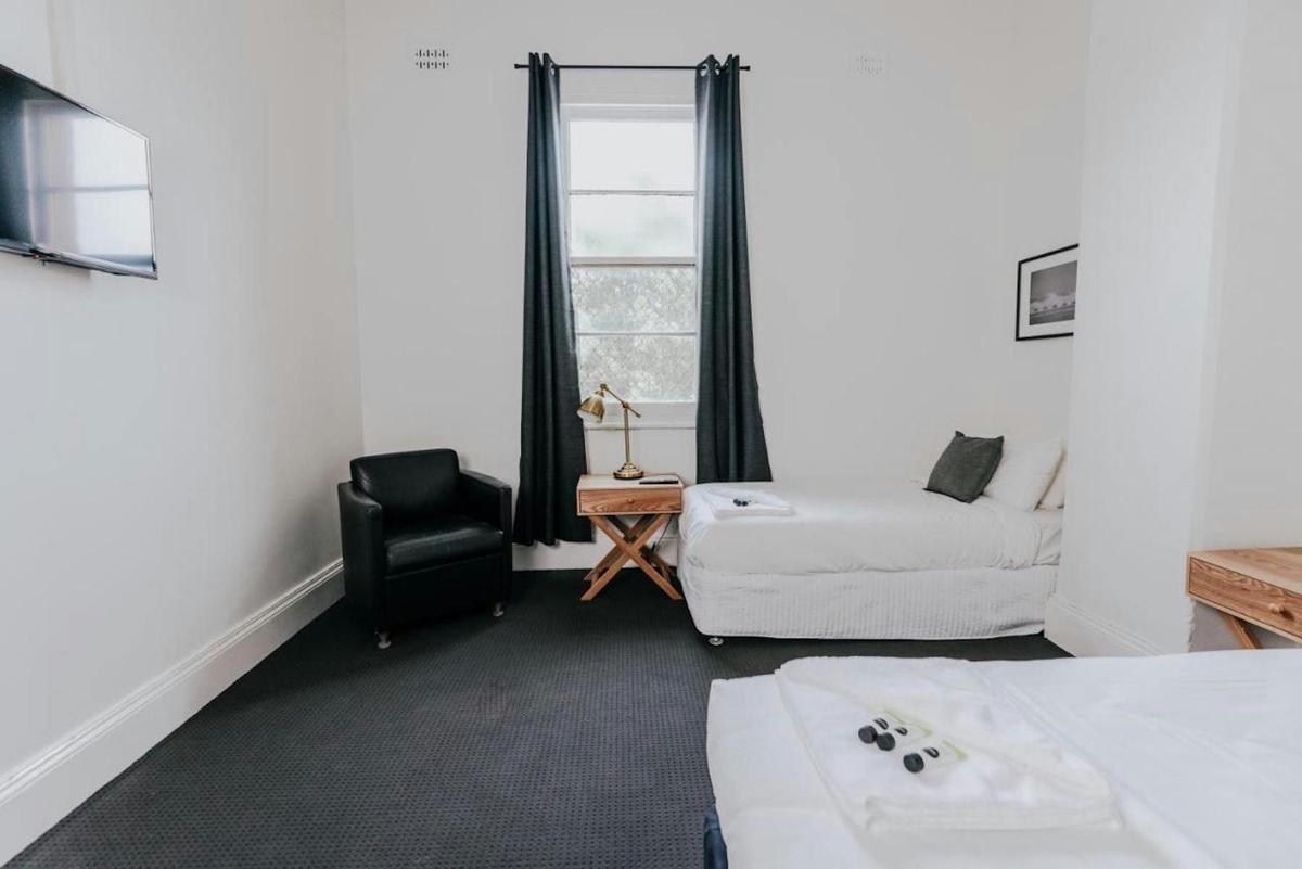 Queen Single Room