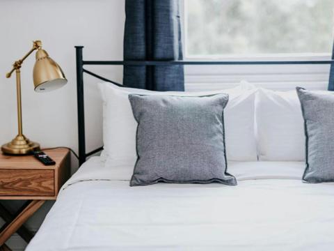 Holmesville Hotel, Holmesville NSW - Queen & Single Room, Shared Bathroom