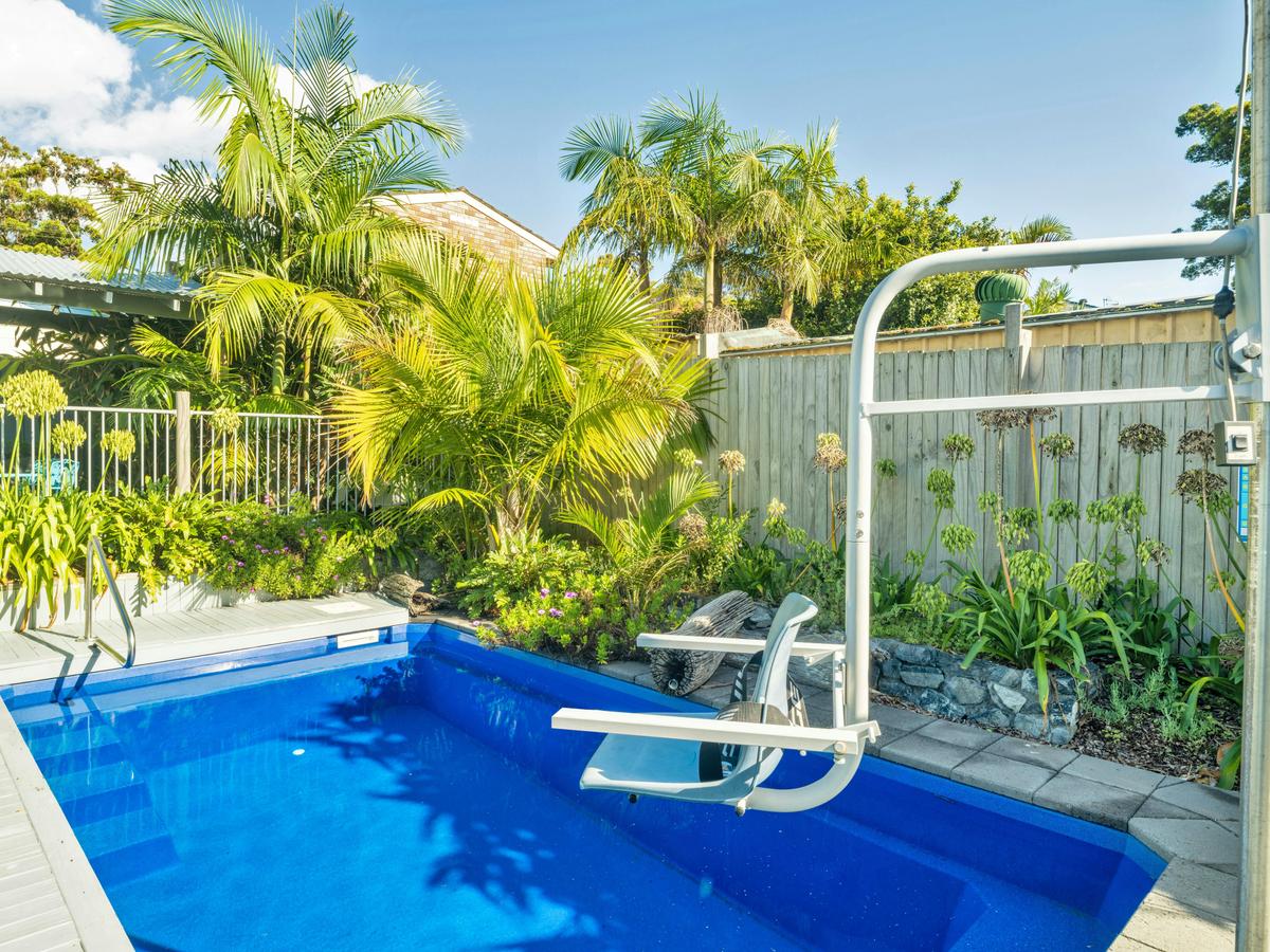 Private accessible pool with pool hoist at NDIS & wheelchair friendly accommodation