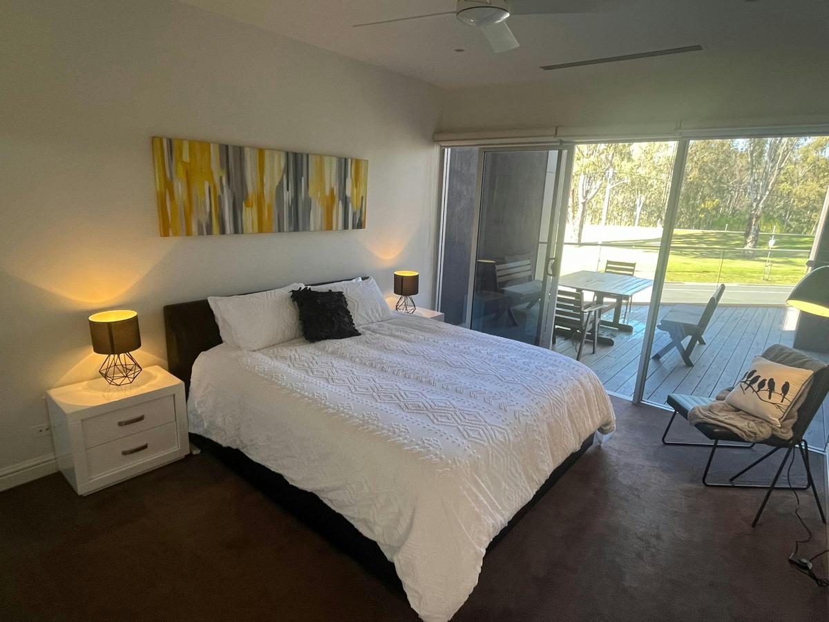 Master bedroom - King