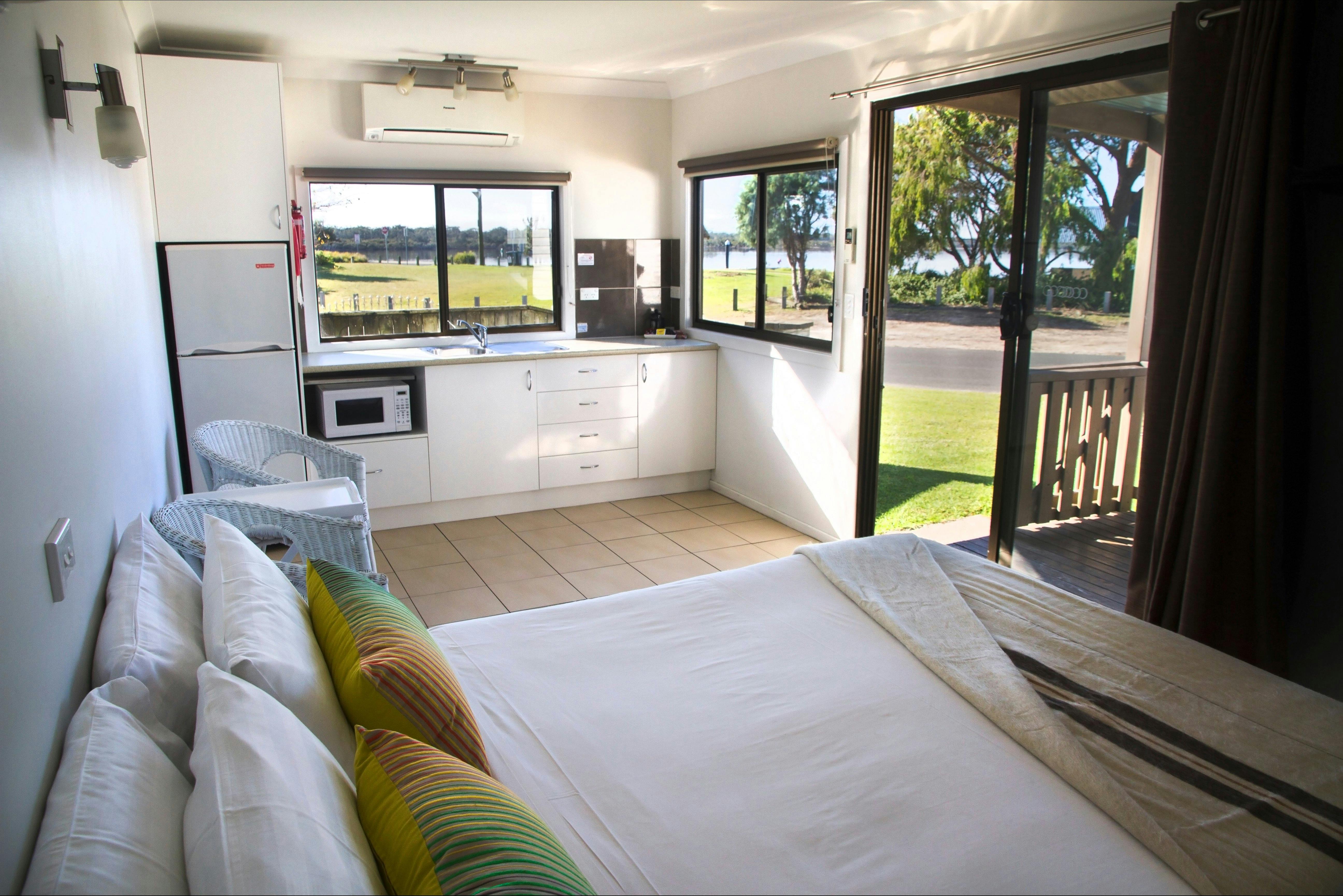 WaterView Studio Cabin