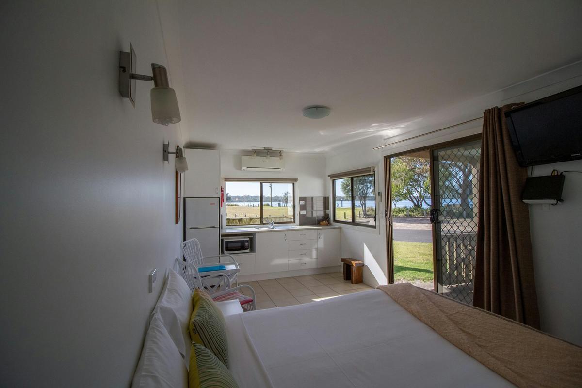 Waterfront Holiday Cabin for Two