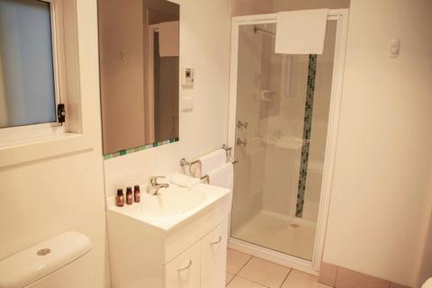 Waterfront One Bedroom Cabin Bathroom