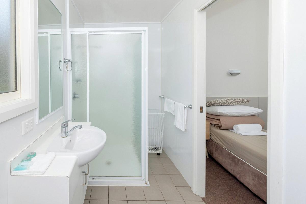 Ensuite of second bedroom