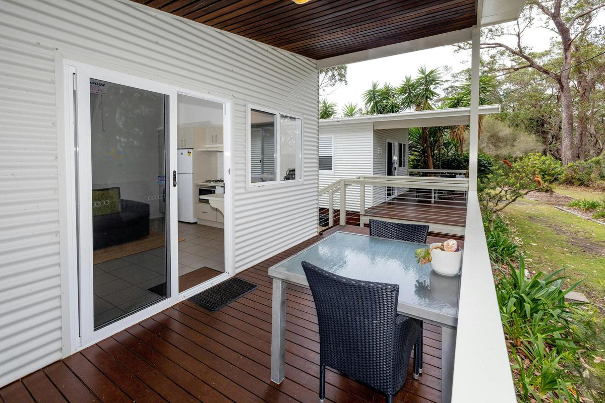 The deck with outdoor setting