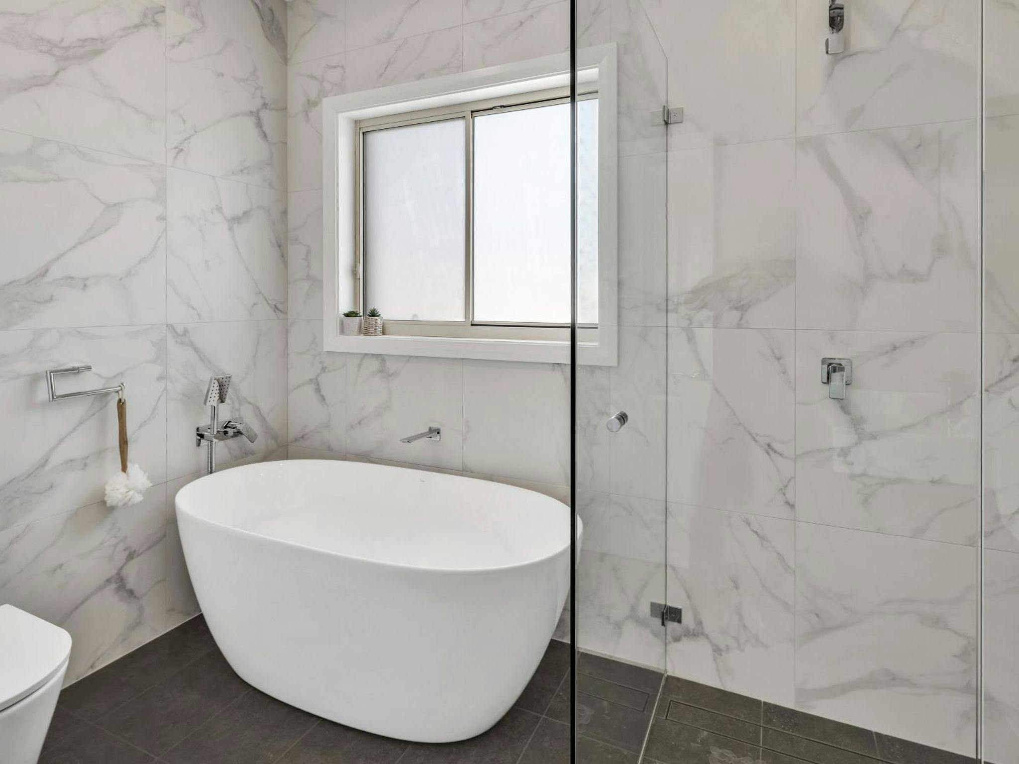 Bella Callala | Bathroom | Bath | Shower | Hot water