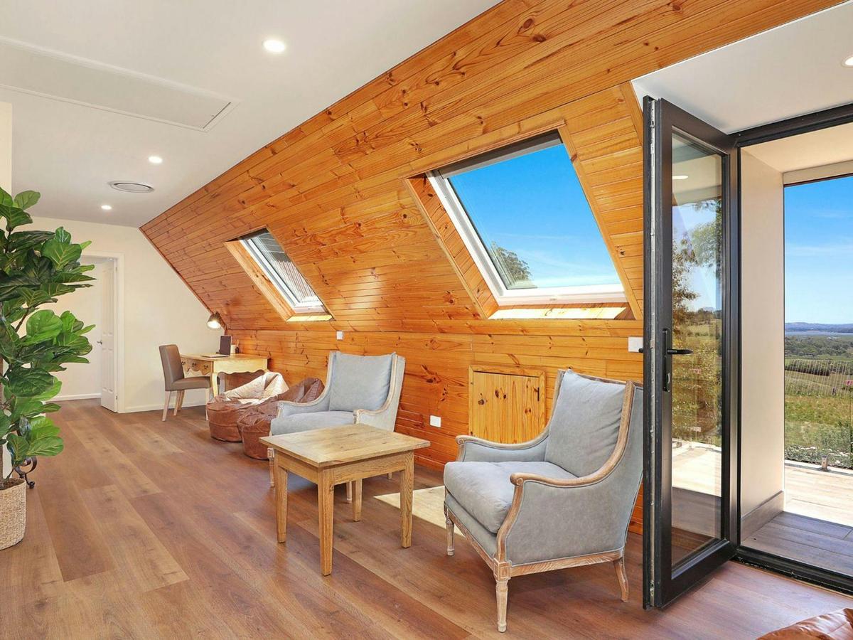 Goolara | Loft living room | Smart TV | Wi-Fi | Office desk | Views of the Southern Highlands 