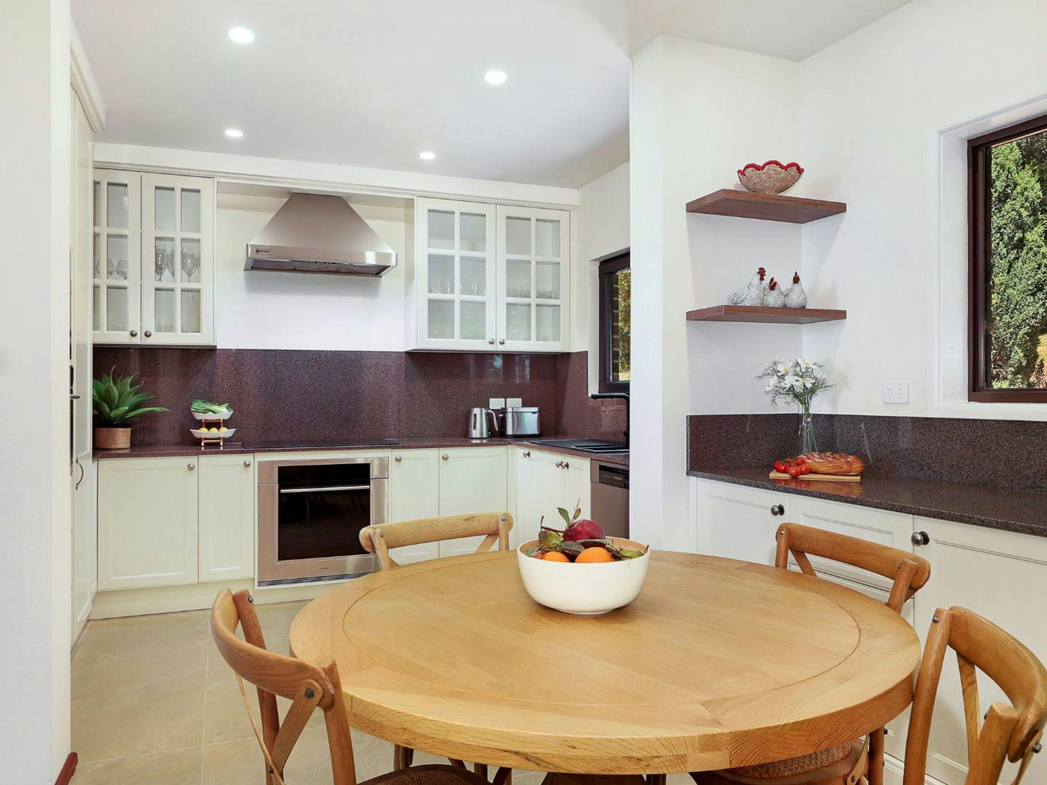 Goolara | Chefs Kitchen | Miele coffee bean machine | Oven | Microwave | Wi-Fi |  Wine fridge | Seco