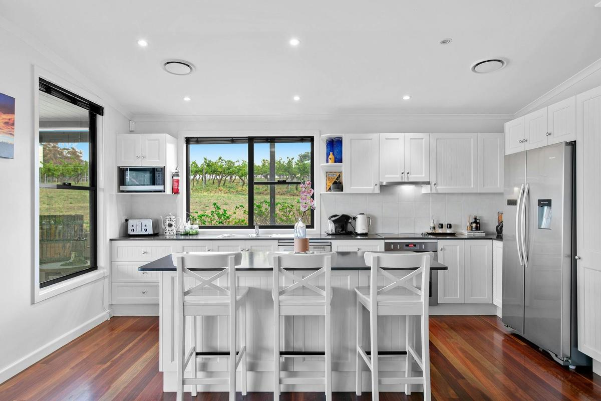 Fully equipped gourmet kitchen