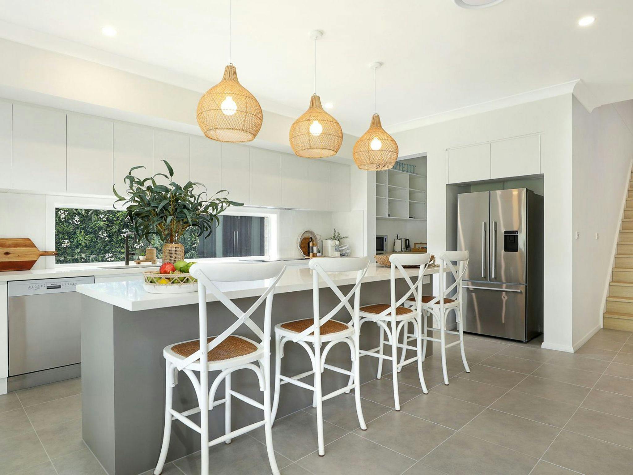 Hamptons Hideaway | Chef's kitchen | Breakfast bar | Butler's pantry | Dishwasher | Refrig