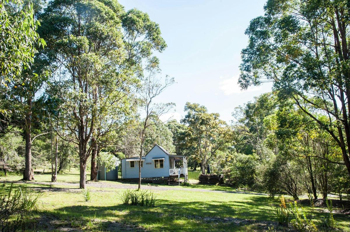 Cooee Cottage - our romantic little two bedroom cottage overlooking its own billabong with fire pit.