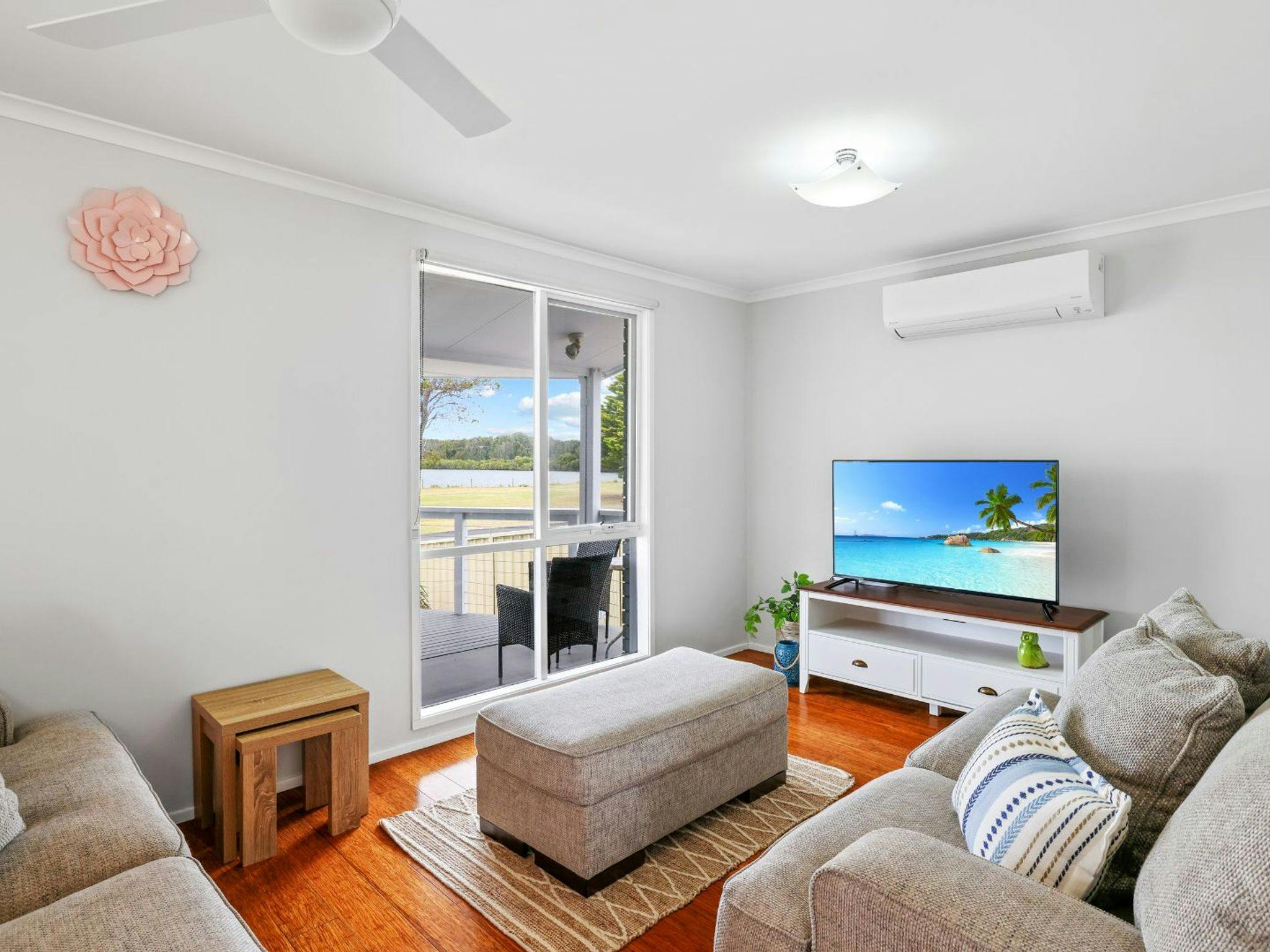 Riverside Retreat | Living room | Air conditioning | Ceiling fan | Smart TV | WiFi