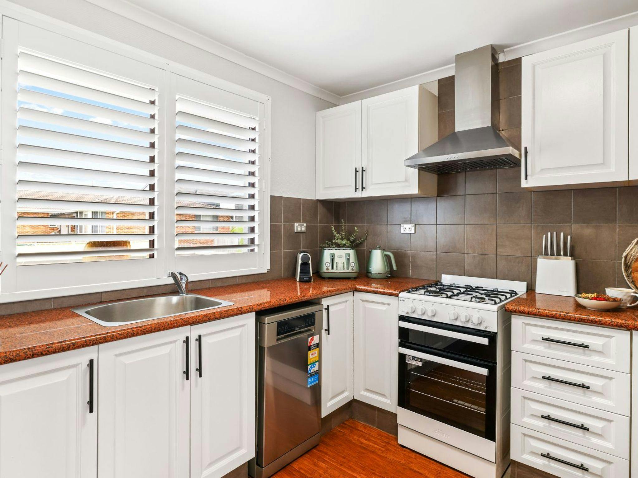 Riverside Retreat | Well equipped kitchen | Dishwasher | Nespresso coffee machine | Toaster