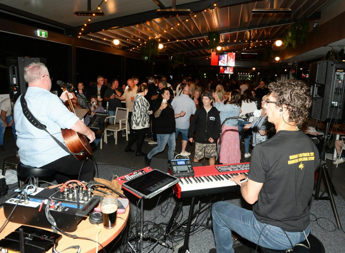 Andrew Wishart is set to rock Mulwala Water Ski Club , live and free to see.
