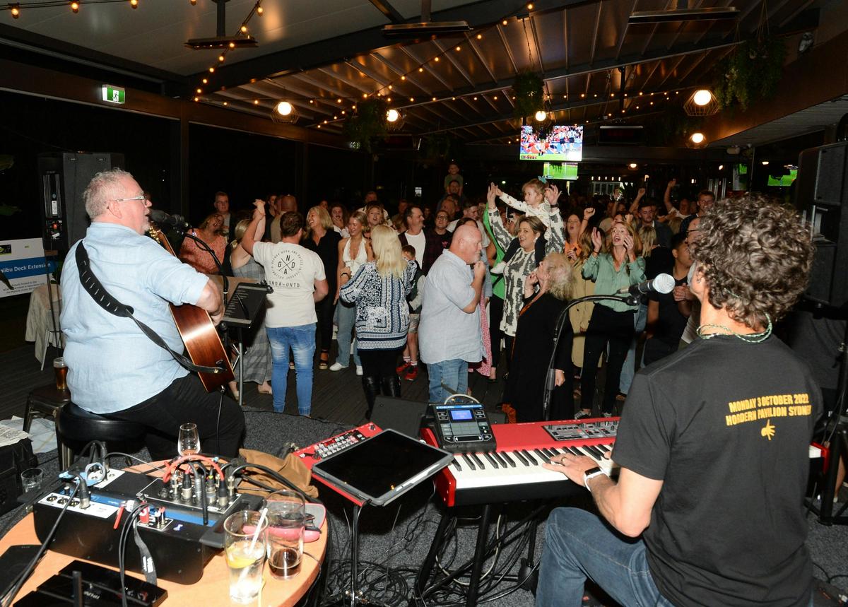 Andrew Wishart The X-Factor wows his crowds with dynamic vocals, interpretations and engagement.