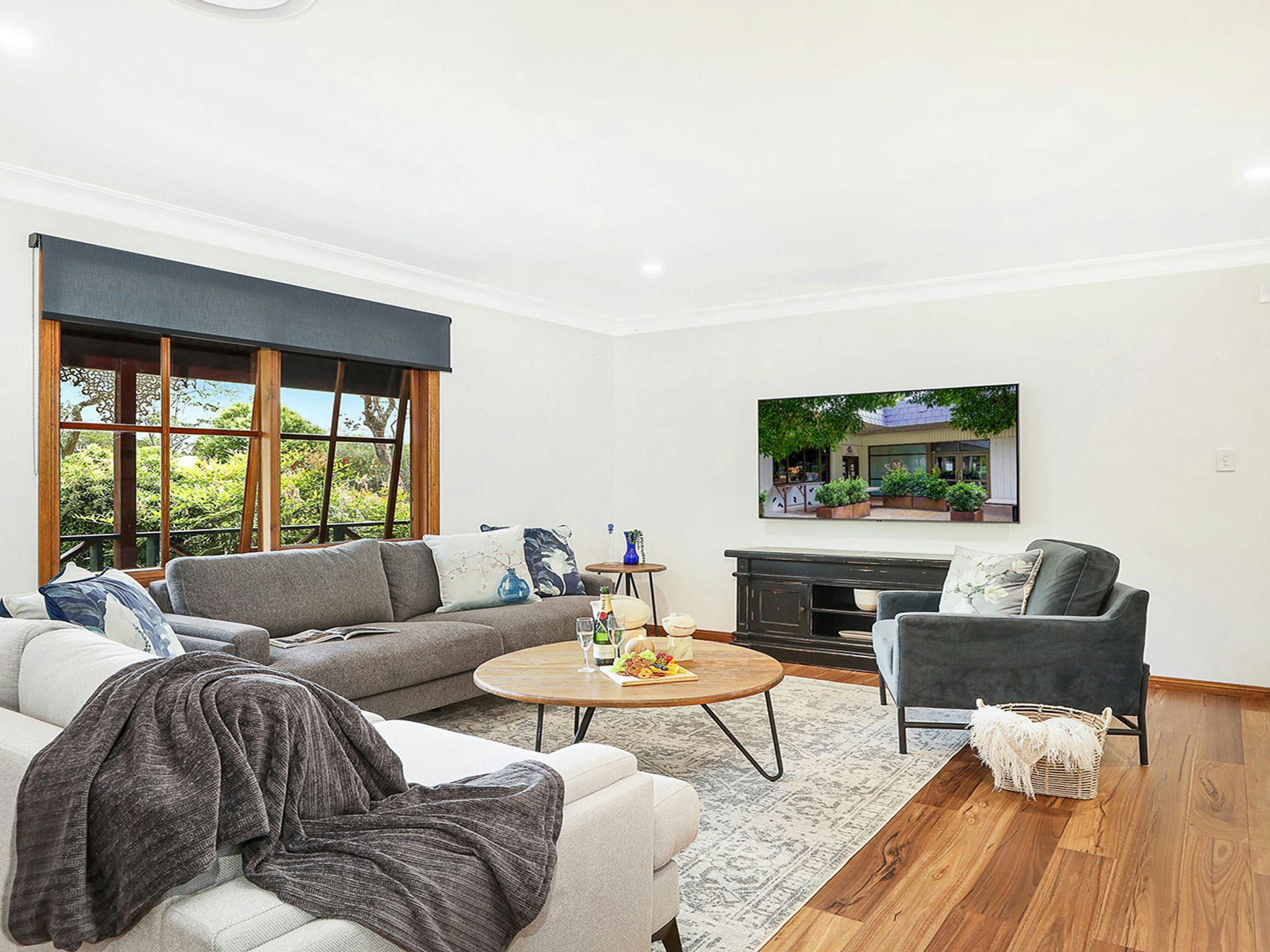 Redwood | Living room | Smart TV | Combustion frieplace | Air conditioning | WiFi 