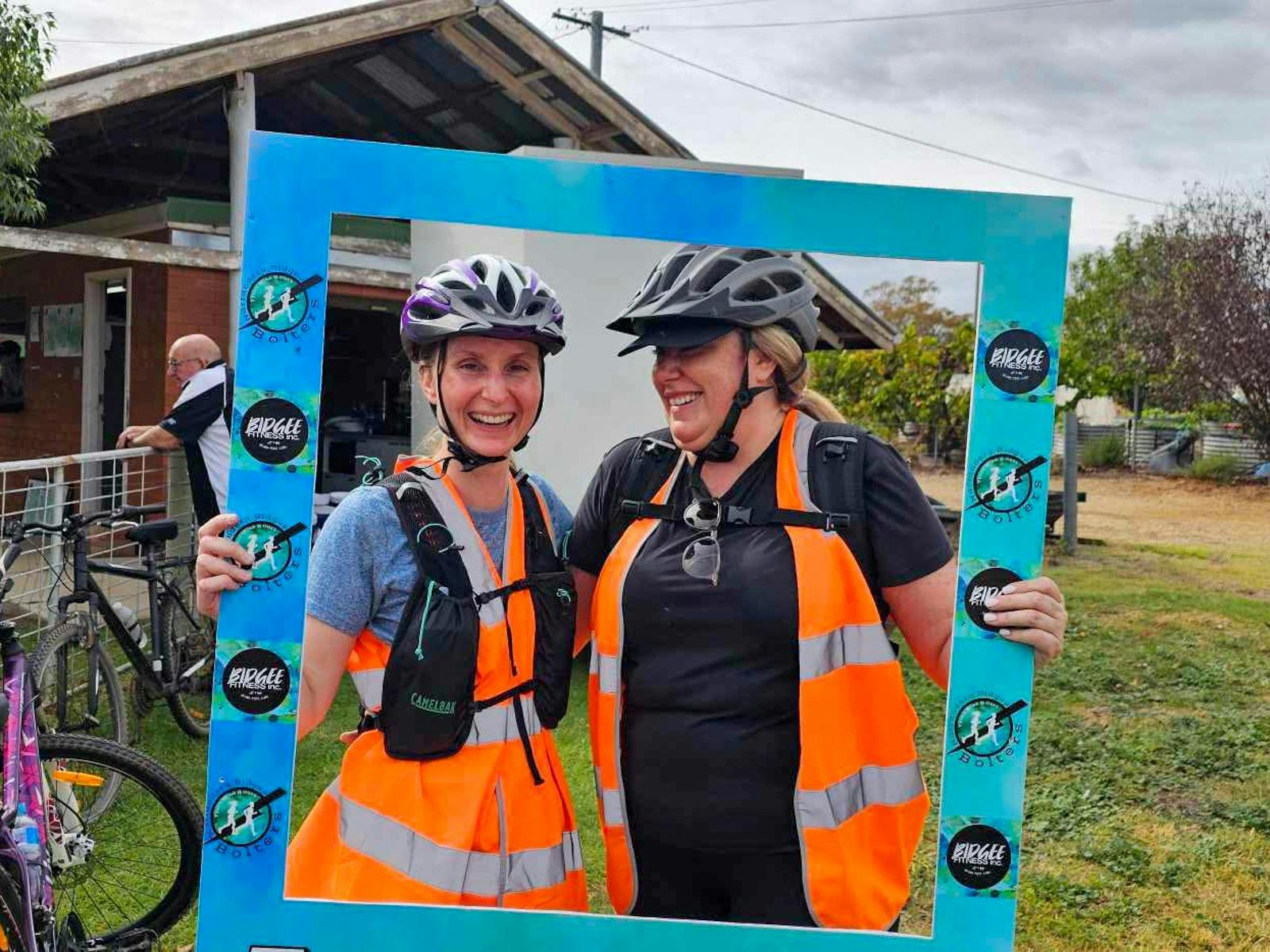 Cyclists at the Narrandera Town2Beach