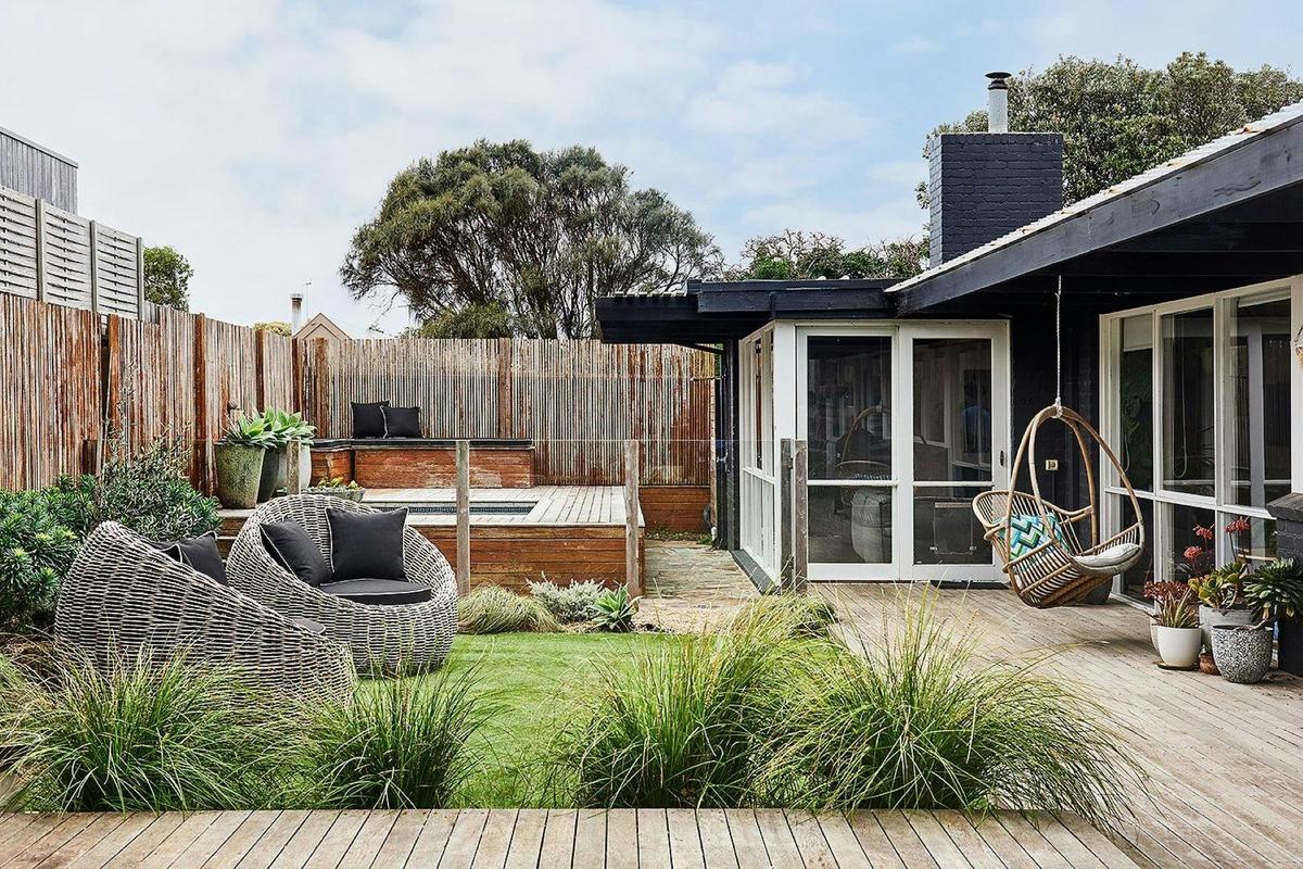 100 Steps to the Beach House and Bungalow