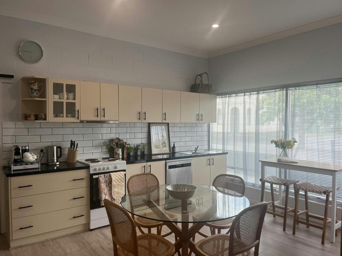 Fully equipped kitchen, nespresso machine, complimentary local wine and produce and picnic supplies