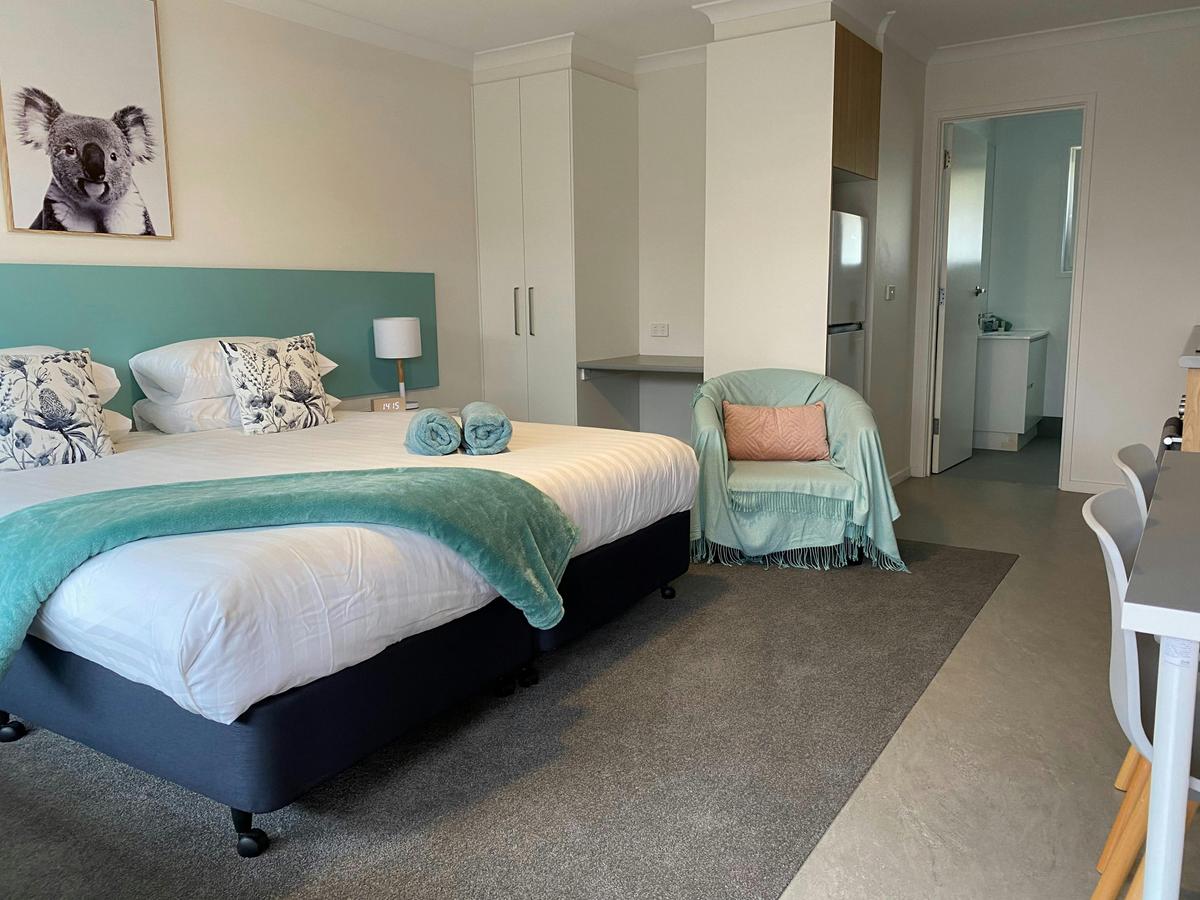 King Size Bed, Louge Chair & Dining