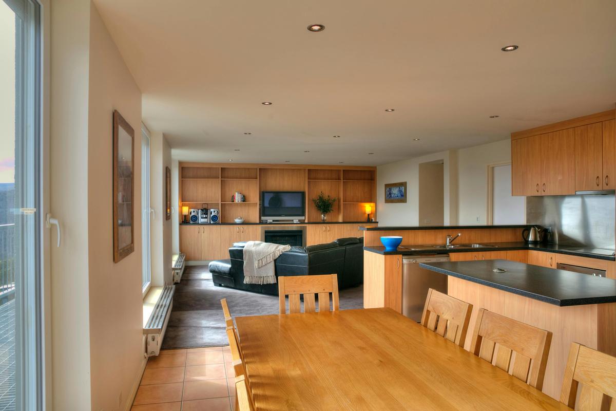 Apartment 20 dining & lounge