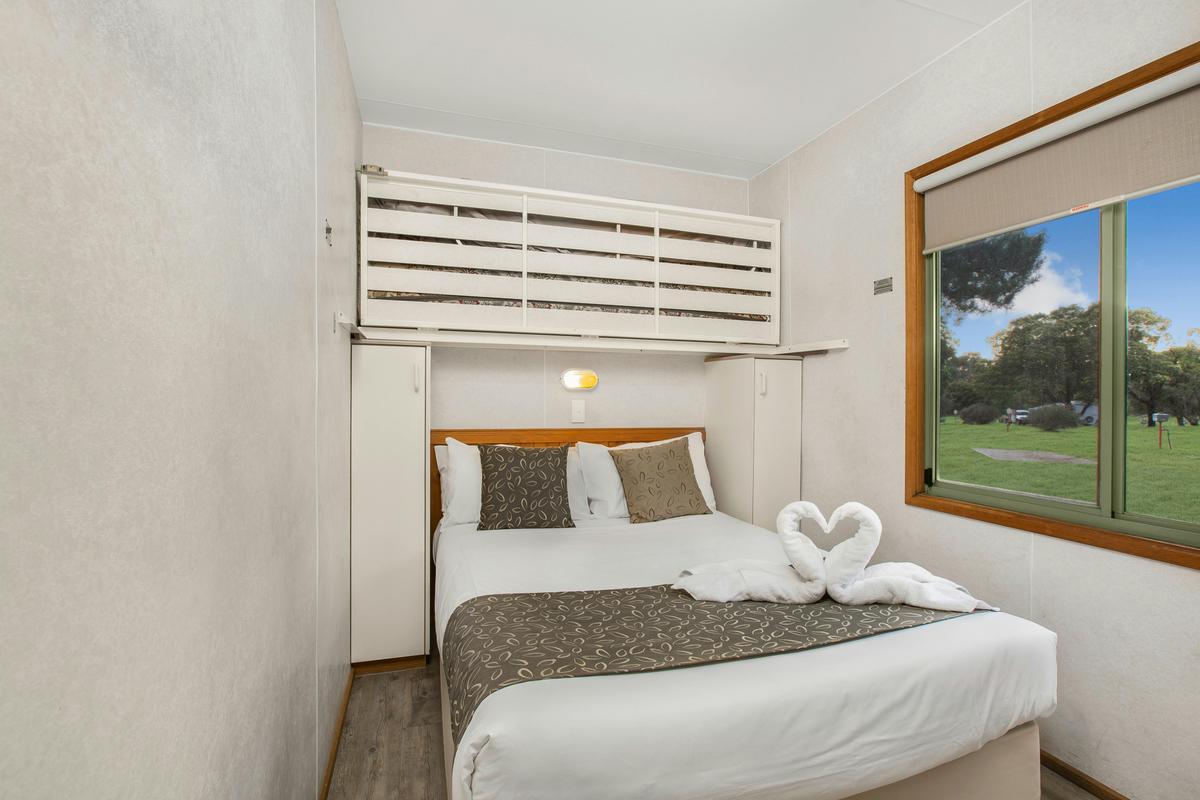Grampians_Twin Deluxe Cabin_Second bedroom